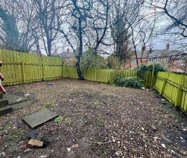 3 bedroom flat to rent - Photo 4