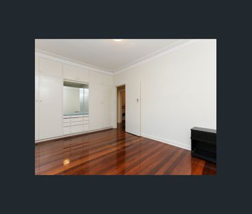 Large Applecross Home Ready to Go! - Photo 4