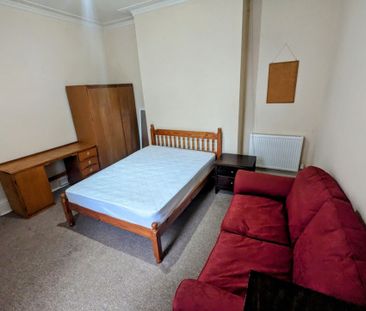 5 Bedroom House To Rent in Winton - £2,625 pcm Tenancy Info - Photo 5