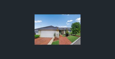 EXECUTIVE STYLE LIVING - WALK TO SCHOOLS AND TRANSPORT - Photo 3