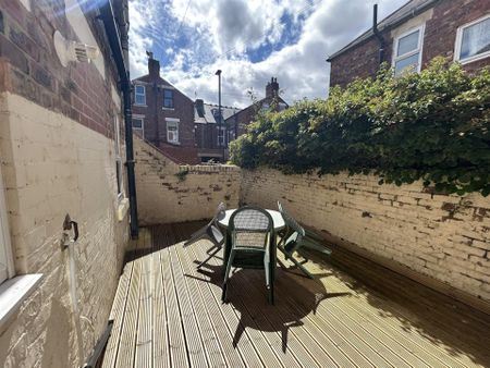 3 bedroom Student Flat to rent in Glenthorn Road, Jesmond, Newcastle Upon Tyne - Photo 5