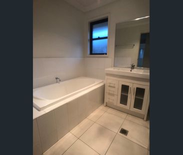 4 BEDROOM AIRCONDITIONED FAMILY HOME - Photo 5