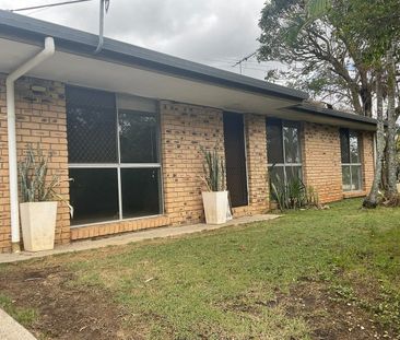 3 BEDROOM HOME FOR RENT - LARGE FULLY FENCED YARD! - Photo 2