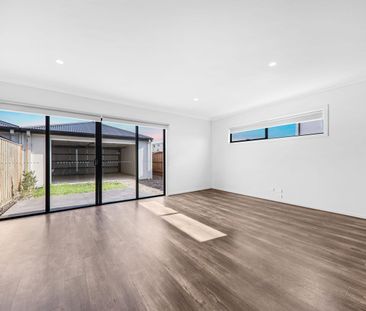 Modern 4-Bedroom Townhouse in Prime Location - Photo 1