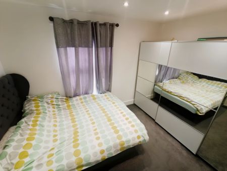 3 Bed 1 Bath - Photo 3