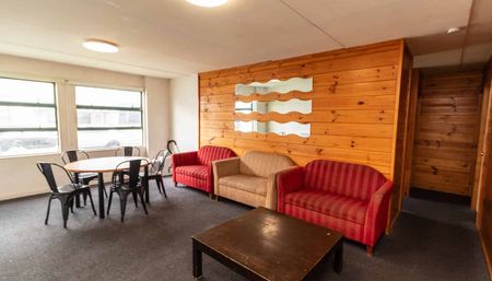 5 Bedroom City Apartment - Photo 4