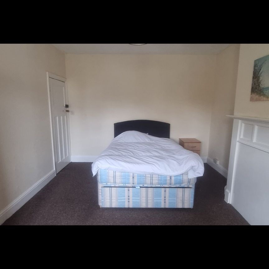 3 Bed Flat, Harborne Birmingham, B17 - Photo 1