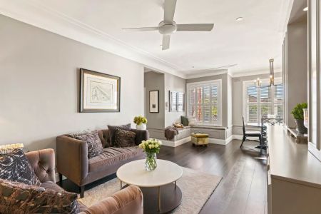 Harbour-View Elegance in a Boutique Art Deco Gem - Photo 3