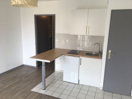 Location Appartement 1 pièce 27m² - Photo 3