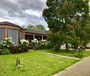 4-bedroom shared house, Mulquiney Crescent - Photo 2