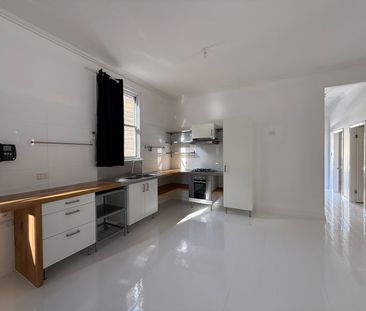 Cottage style house right in Maitland CBD - Photo 6