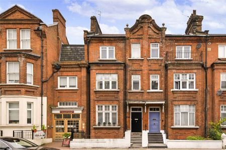 A well presented three bedroom apartment close to Battersea Park. - Photo 4