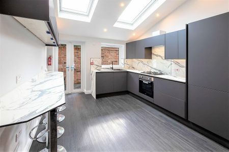 5 bedroom terraced house to rent - Photo 4