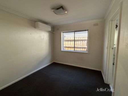2/43 Gillies Street, Fairfield VIC 3078 - Apartment For Rent | Domain - Photo 2