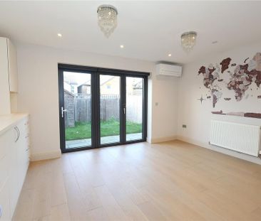 3 bedroom detached house to rent - Photo 2
