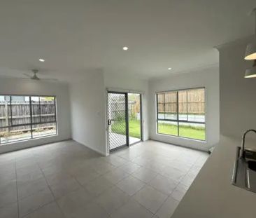 “MODERN, LOW-MAINTENANCE LIVING IN A PRIME LOCATION” - Photo 5