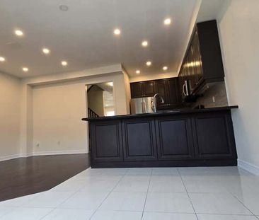 Three bedroom townhouse for rent in Brampton - Photo 4