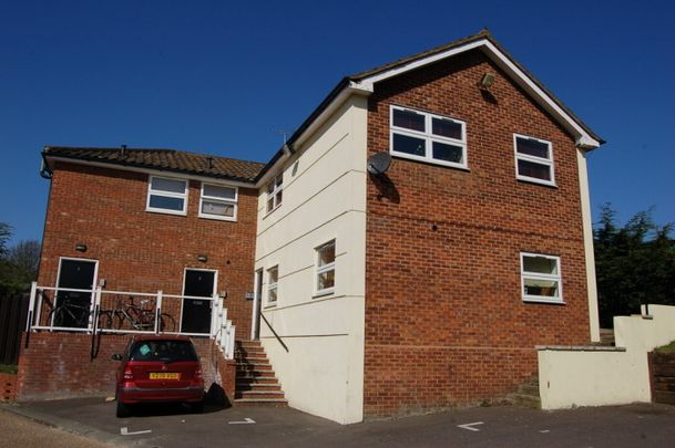 1 bedroom Apartment - COLE GREEN LANE, WELWYN GARDEN CITY. - Photo 1