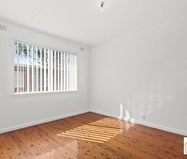 2/13 Pine Crescent, Coniston, NSW 2500 - Photo 2