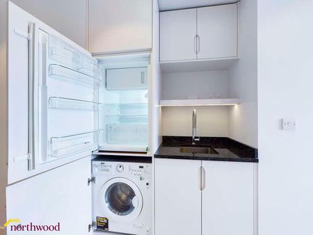 Horse Fair, Banbury, OX16 - Photo 3