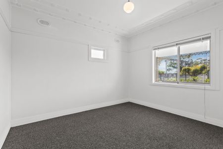 Charming 3-Bedroom Family Home - Photo 3