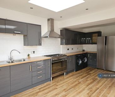 4 bedroom end of terrace house to rent - Photo 5