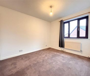 3 bedroom mews to rent - Photo 5