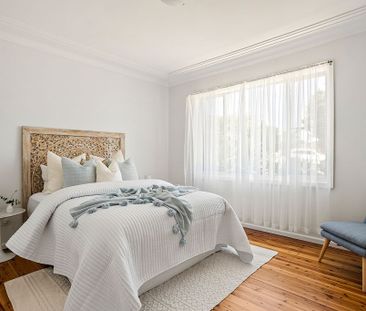 Beautifully Refreshed 3 Bedroom Home - Photo 3