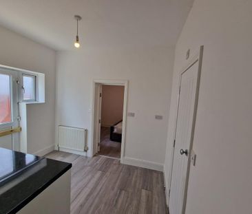 1 bedroom in a house share to rent - Photo 6