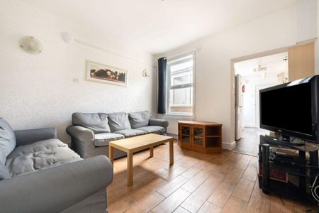 6 bedroom terraced house to rent - Photo 3