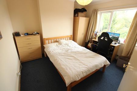 5 bedroom semi-detached house to rent - Photo 3
