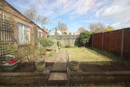 Sandon Road, Cheshunt, EN8 - Photo 2