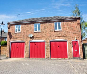 2 bedroom coach house to rent - Photo 1