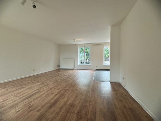 Centraal gelegen appartement met 2 slaapkamers en terras in het centrum van Sint-Kruis - Photo 1