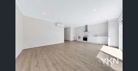 Modern Townhouse In Atherstone! - Photo 2