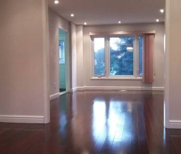 Spacious detached house with 4 bedroom/3br in Mississauga - Photo 2