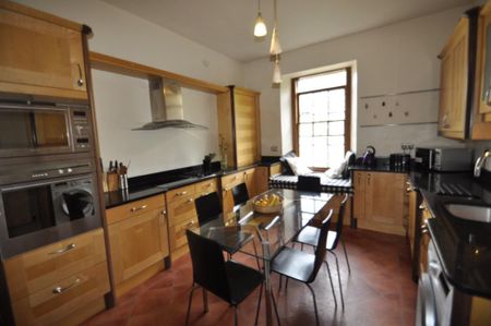 4 bedroom flat to rent - Photo 3