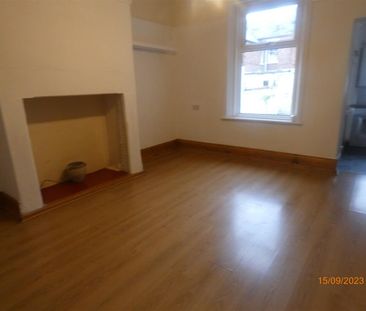 2 bed terraced house to rent in Falmouth Road, Heaton - Photo 2