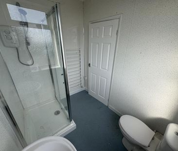 3 bedroom flat to rent - Photo 5