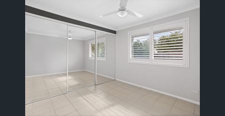 MODERN, IMMACULATELY MAINTAINED 3 BEDROOM HOME WITH SWIMMING POOL IN THE HEART OF PARKWOOD - Photo 2
