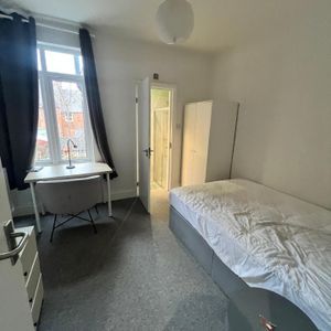 Room in a Shared House, Tennyson Street, LE2 - Photo 2