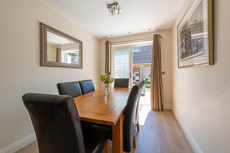 4 bedroom semi-detached house to rent - Photo 2