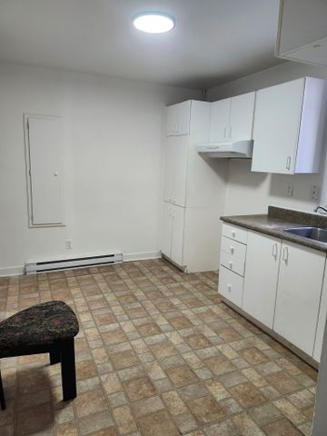 Très beau 4 1/2, Ave. Vitré Limoilou libre - Photo 3