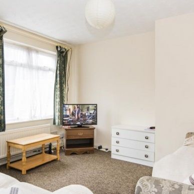 5 bed close UEAl with WI FI TV and license - Photo 1
