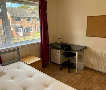 Semi-detached house to rent on - Photo 3