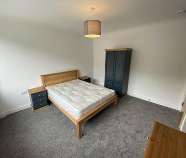 3 bedroom flat to rent - Photo 3