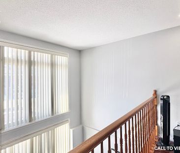 ELEGANT 2+DEN CONDO-TOWNHOUSE WITH BEAUTIFUL FINISHES - Photo 3