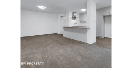 Spacious 2 Bedroom Apartment in small complex (Unfurnished) - Photo 2