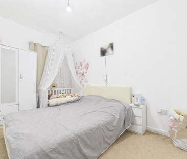 East Hill, Colchester - Photo 3