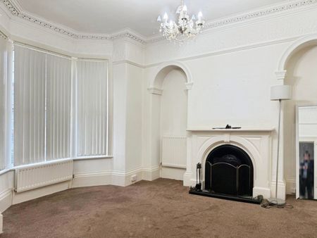 4 bedroom House To Let - Photo 3